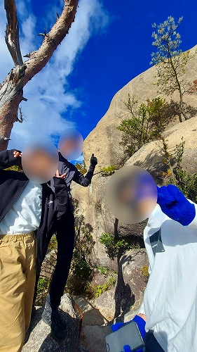 天狗岩で記念撮影