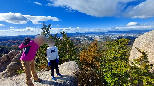天狗岩での甥とおばちゃん１