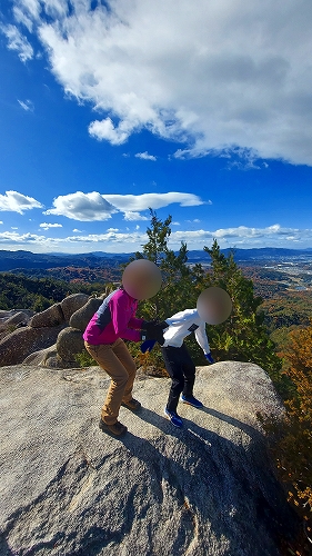 天狗岩での甥とおばちゃん１