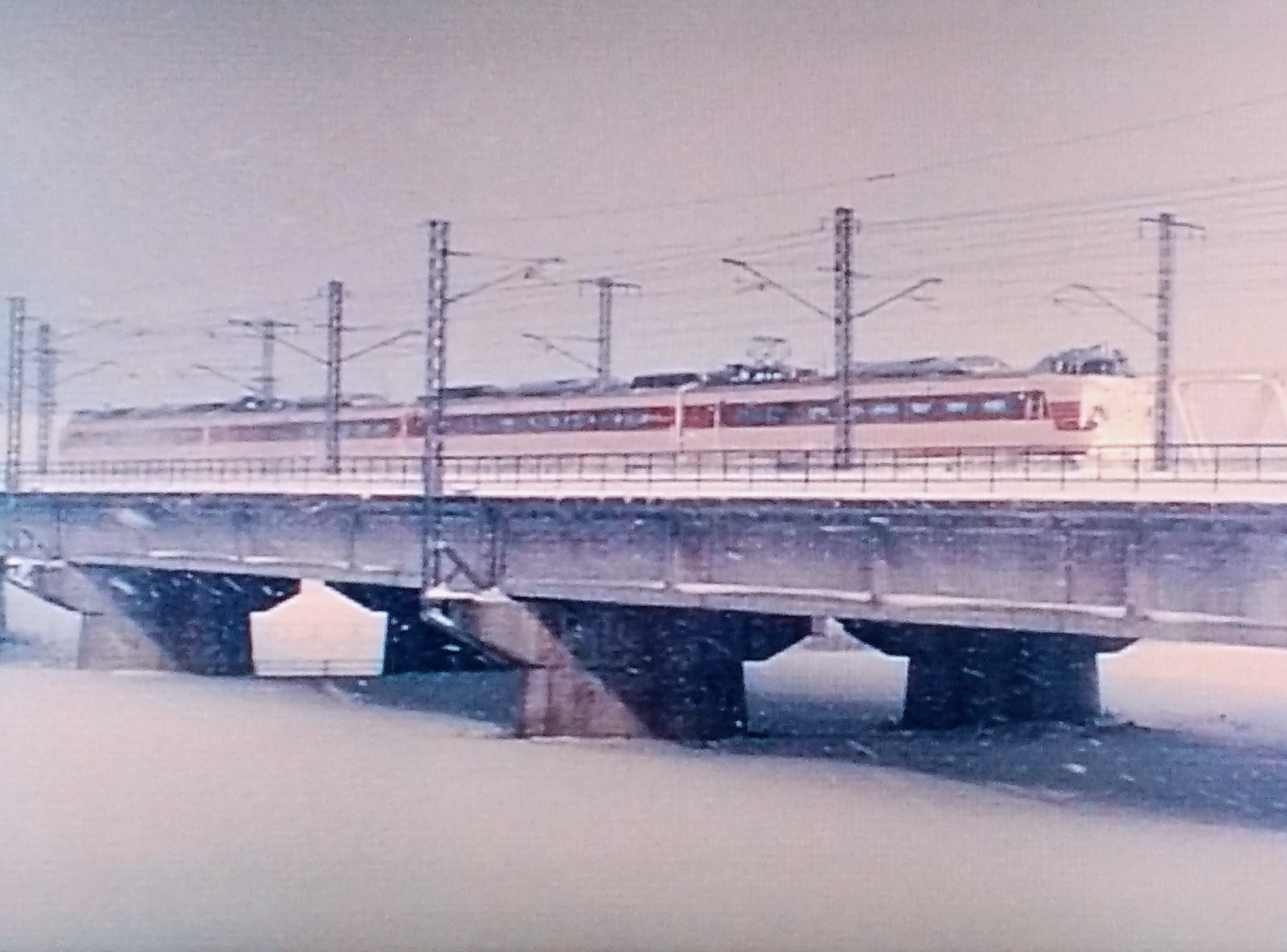 火曜日 過去鉄…1986年～87年冬北海道 雪まみれの車両たち
