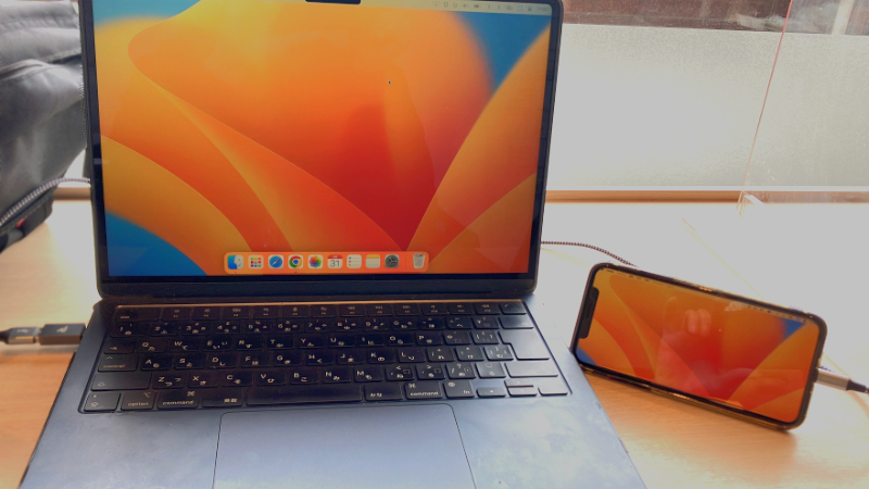 iPhoneがサブディスプレイ