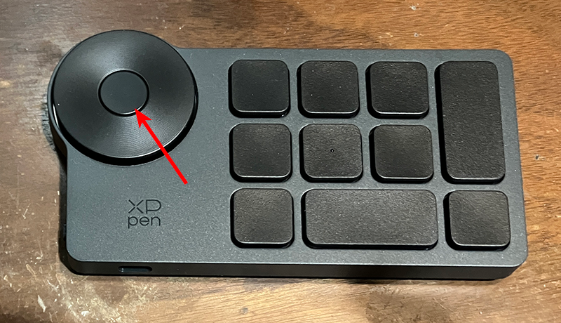 ホイールの中央にあるボタン