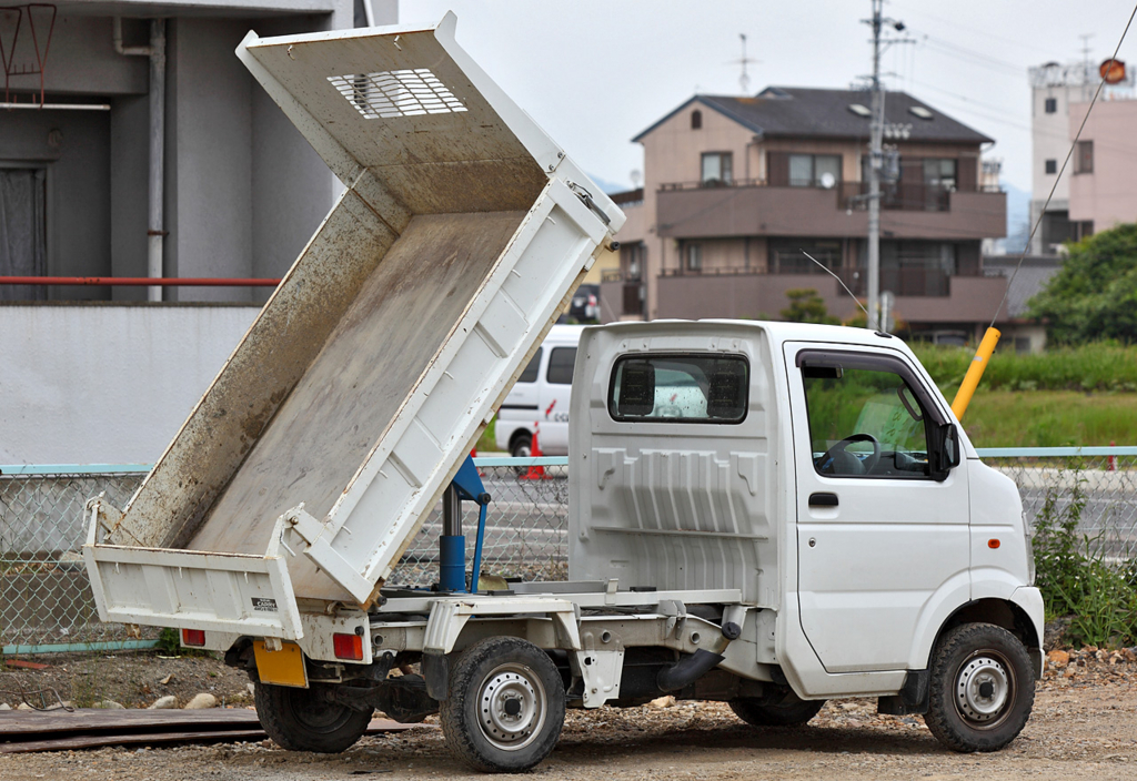 ダンプカー
