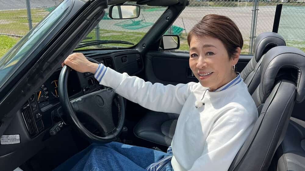 安藤優子 オープンカー