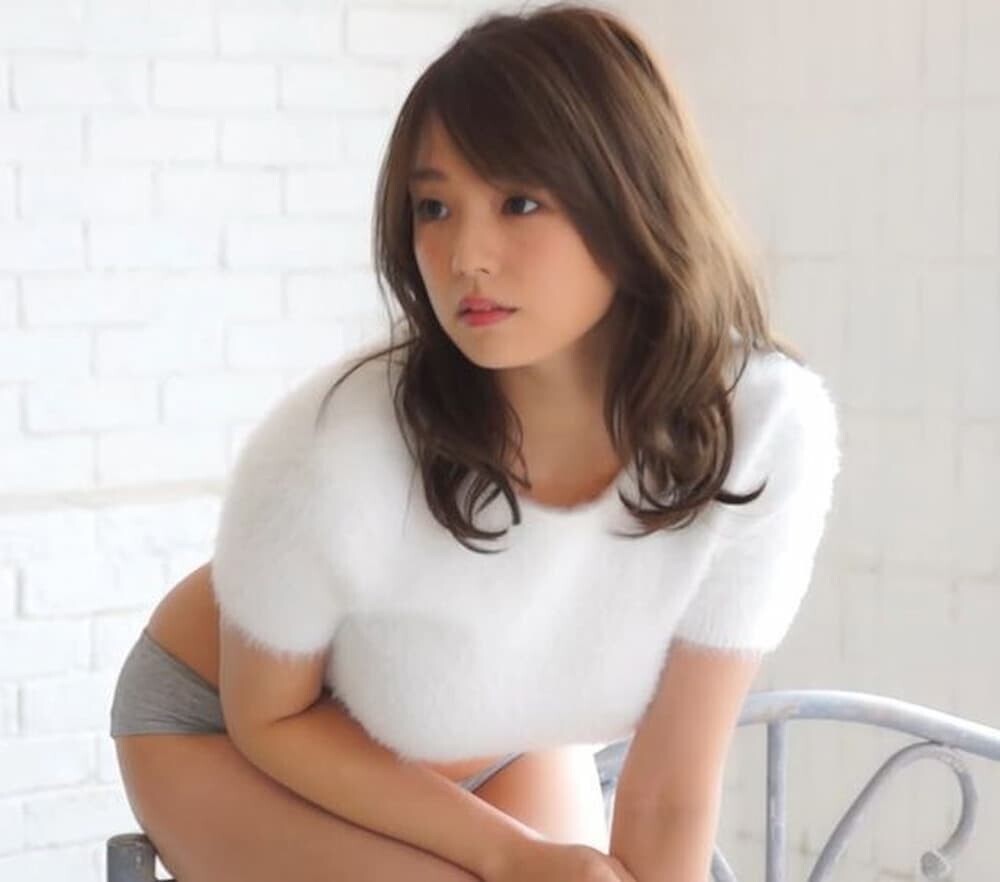 篠崎愛 ニット