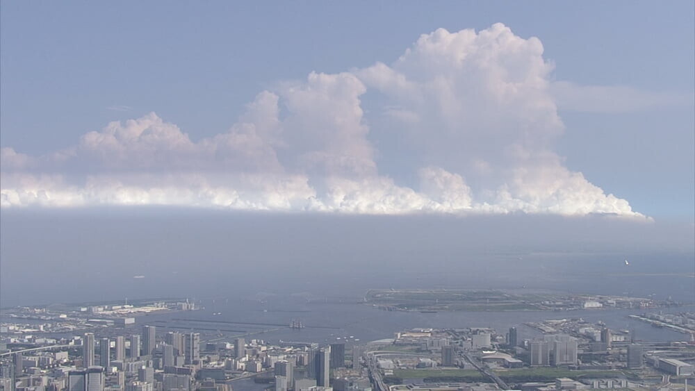 東京上空の積乱雲   