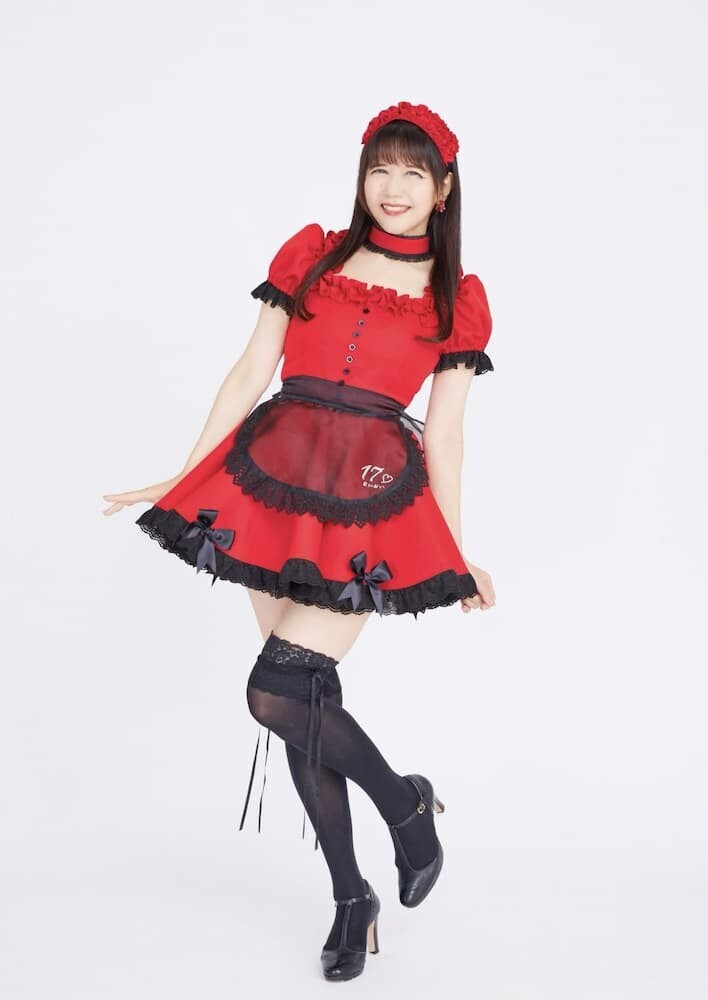 井上喜久子 赤いメイド服