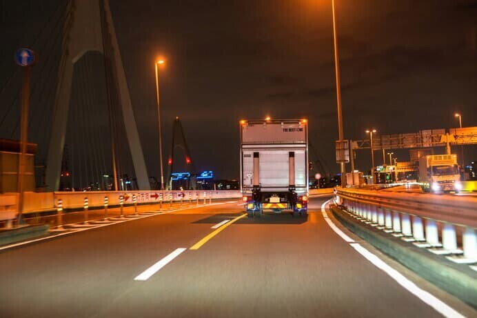 夜間道路