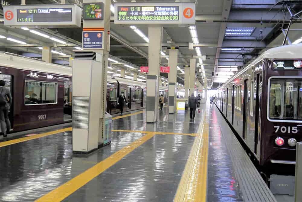 阪急電車 ホーム   