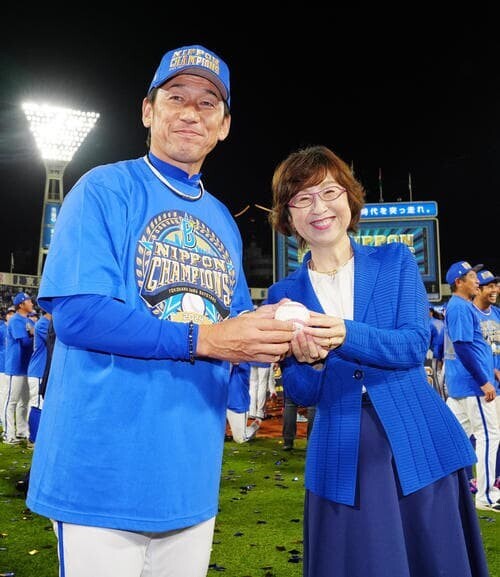 DeNA 南場智子 優勝 トロフィー