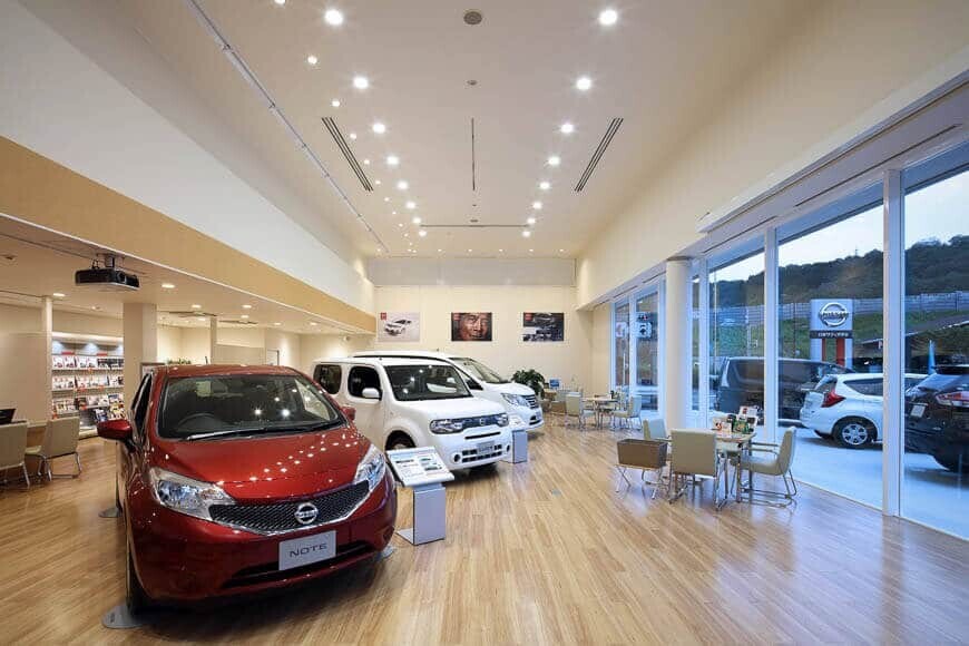 日産 ディーラー 展示場