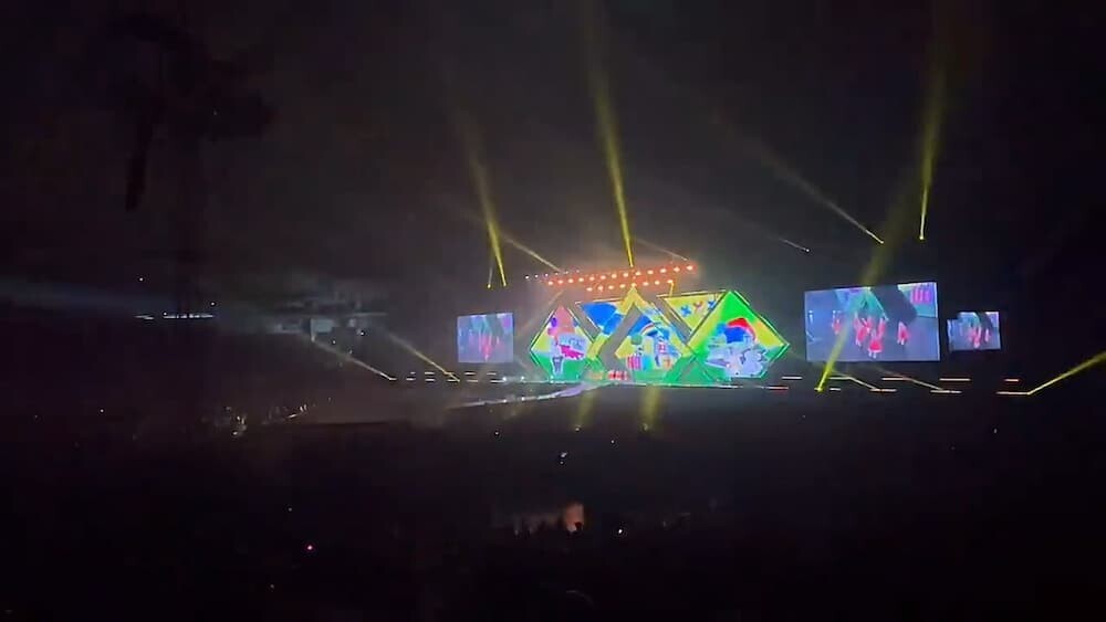コンサート会場 観客