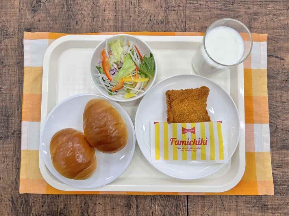ファミチキ 給食