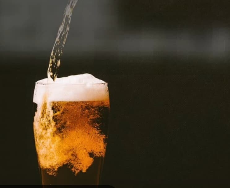 ノンアルコールビール 注ぐ