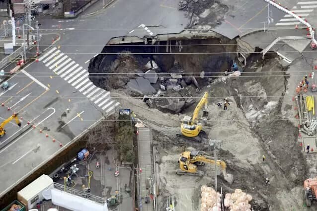 八潮市 道路陥没事故