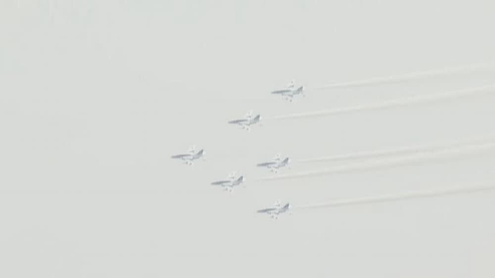 ブルーインパルス 大阪上空