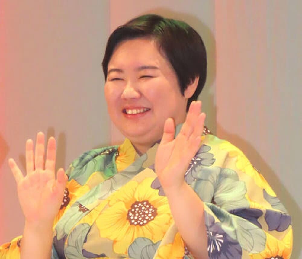 やす子 笑顔