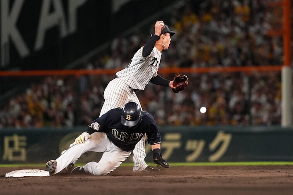 廣岡大志のスライディングシーン、甲子園球場、野球選手の危険プレー
