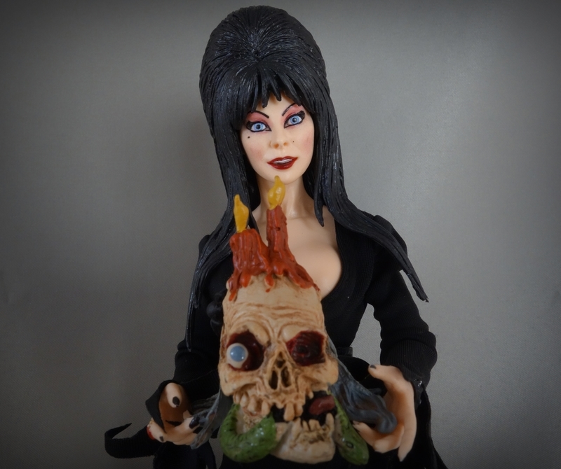 ネカ エルヴァイラ フィギュア Amazon | ELVIRA エルヴァイラ ネカ 8インチ アクションドール