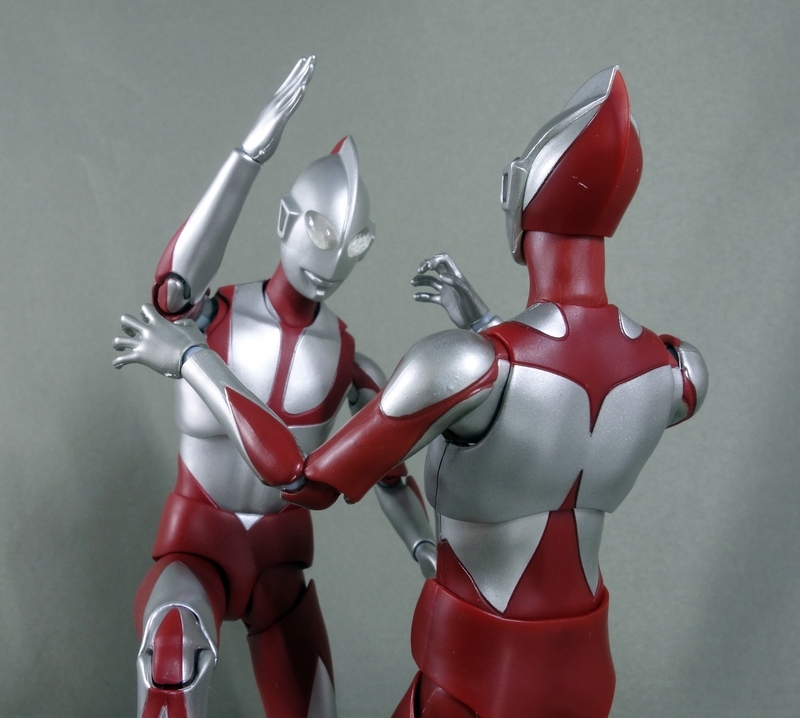 ウルトラマンS.HFiguarts降着ver.にせウルトラマン2体セット ウルトラマンS.HFiguarts降着ver.にせウルトラマン2体セット 降着時Ver