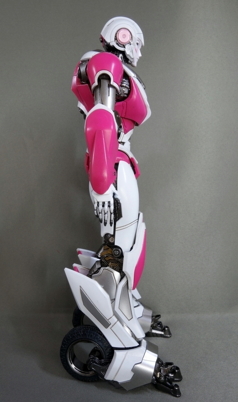 threezero 『バンブルビー』DLX Arcee （DLX アーシー） レビュー
