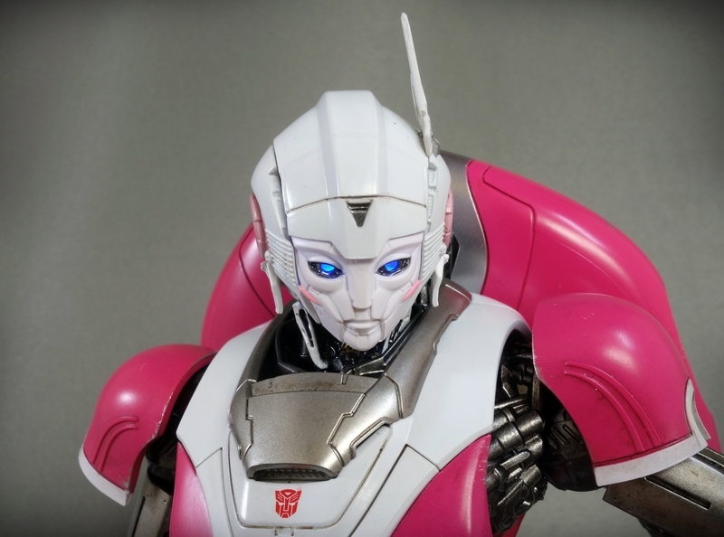 threezero 『バンブルビー』DLX Arcee （DLX アーシー） レビュー