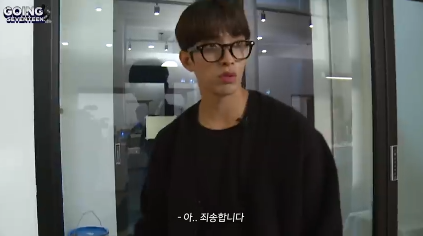 202013 SEVENTEEN(セブチ) DK(ドギョム)・ V LIVE 中 メガネｰPublic