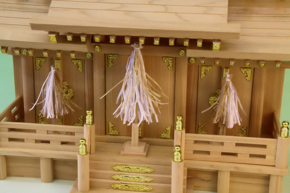 金幣芯と祓串 前後置きもあれば別々のこともあります - 神棚 上敷き 簾の専門店 おまかせ工房 ブログ