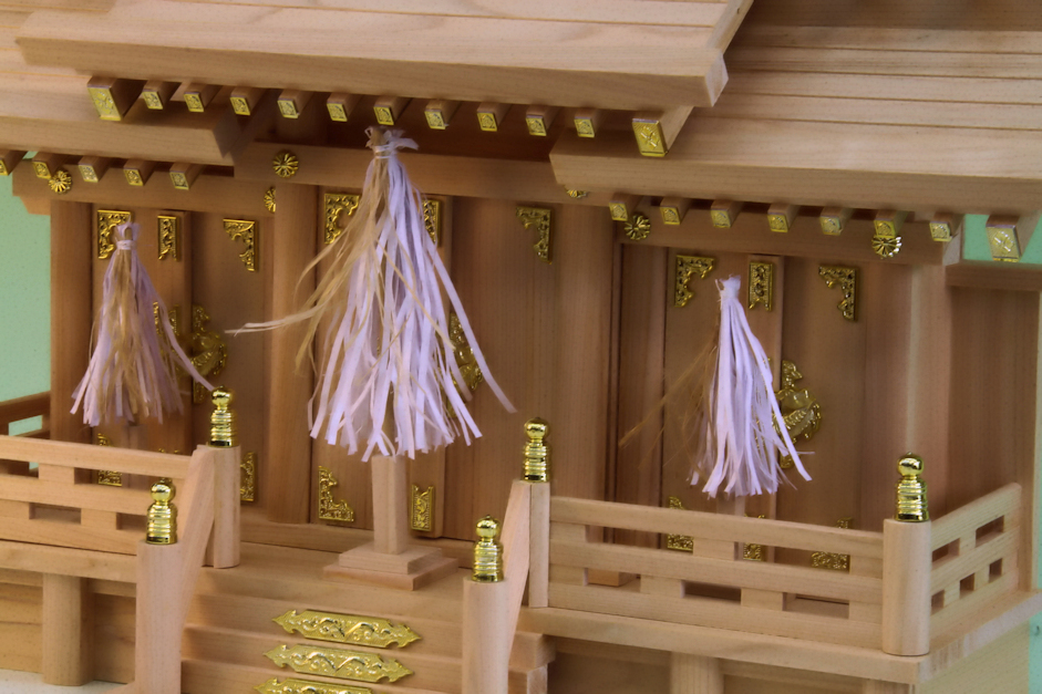 祓串の置き場所、置き方、飾り方に決まりなし 汎用性の高い神具 - 神棚 上敷き 簾の専門店 おまかせ工房 ブログ