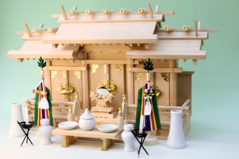 出雲三社 尾州桧 金具扉 中型サイズの祭り例 - 神棚 上敷き 簾の専門店