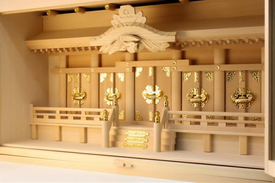 箱型の神棚はコンパクトサイズになります 五社であれば横幅20cmの