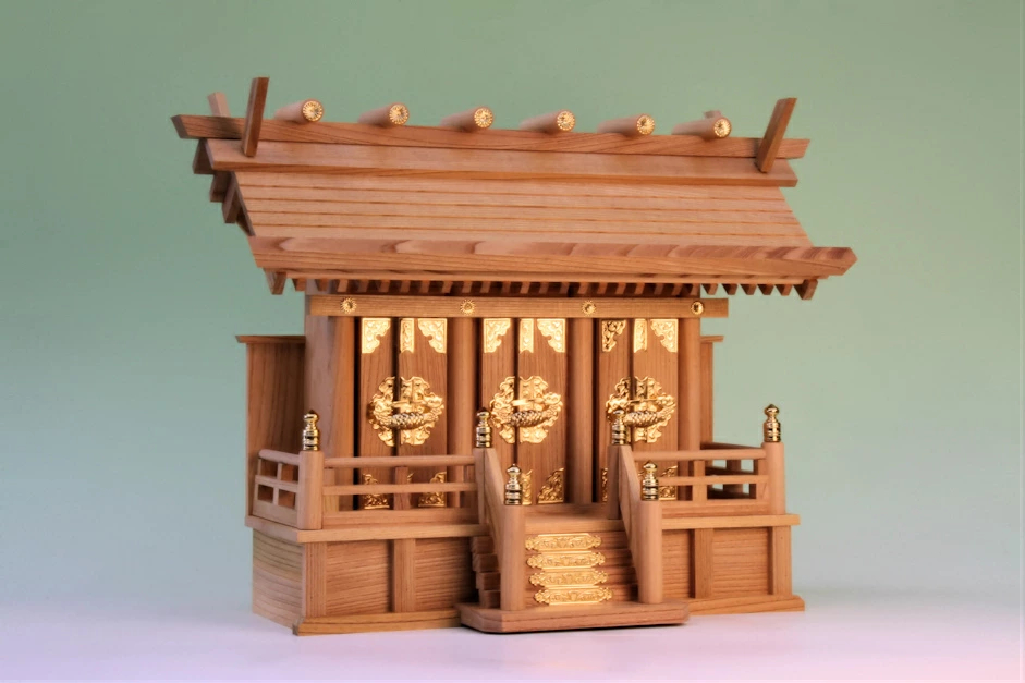 欅」と「新欅」は全くの別物 ケヤキの神棚 通し屋根三社 - 神棚 上敷き