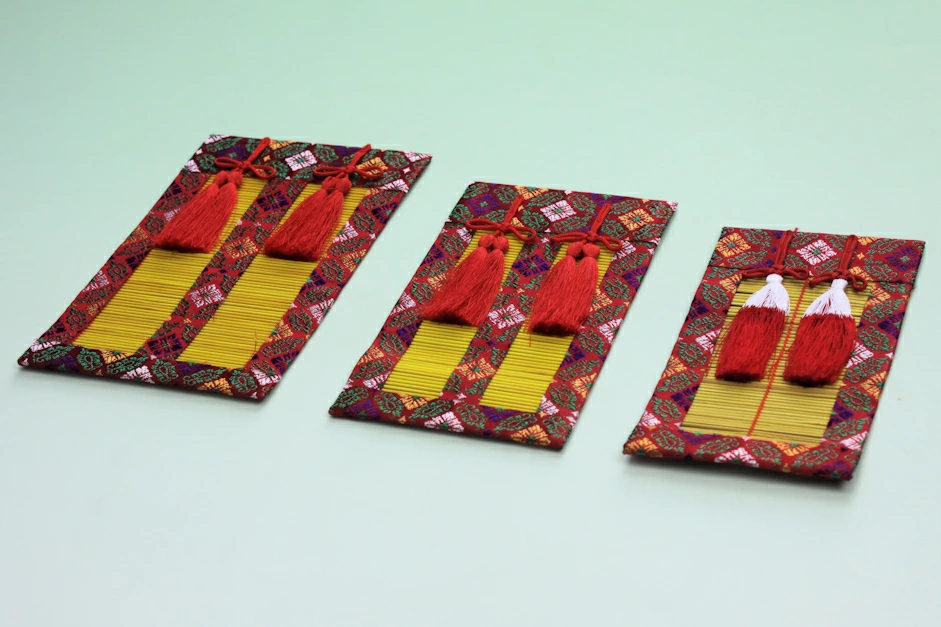 神棚などの扉に使う簡易御簾　※扉の内側に取り付けて使います