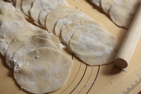 手作りした餃子の皮