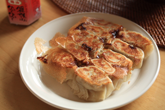 香ばしく焼いた餃子