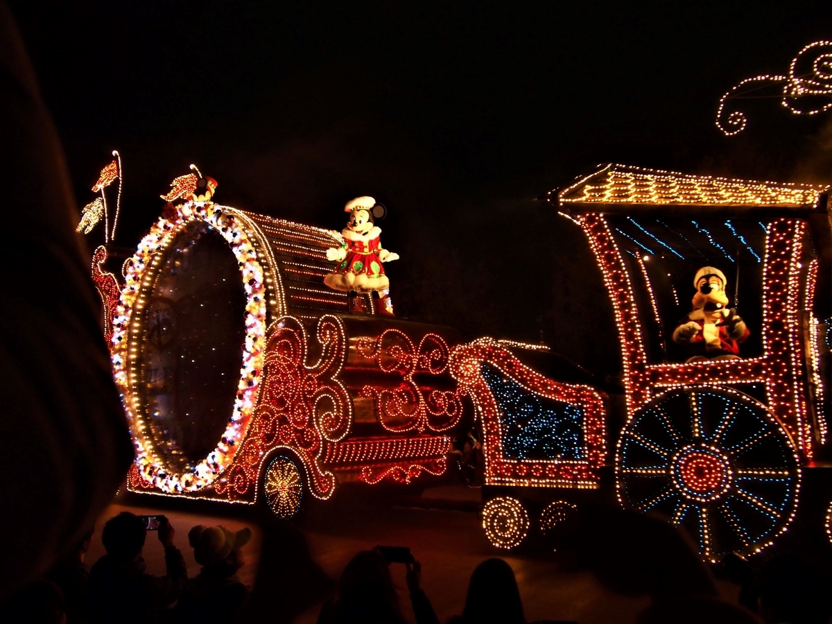 2019年のディズニーランド夜のパレード