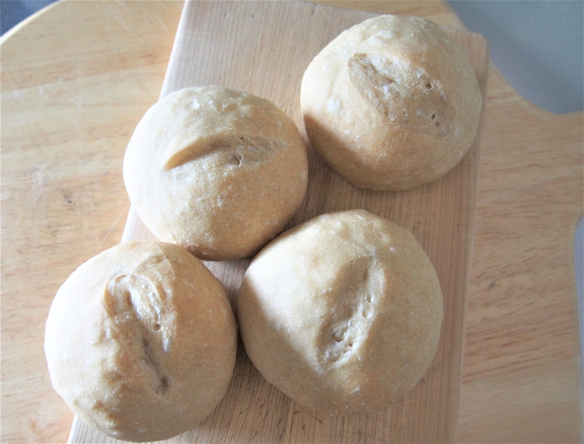 ココナッツオイルと全粒粉の手ごねパン