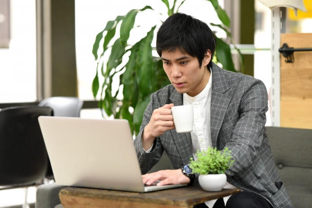 窮屈な部屋でのテレワークは拷問？病む前に運動して自律神経を整えよう
