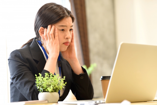 テレワークでは直接訪問できず成約率が下がるジレンマ