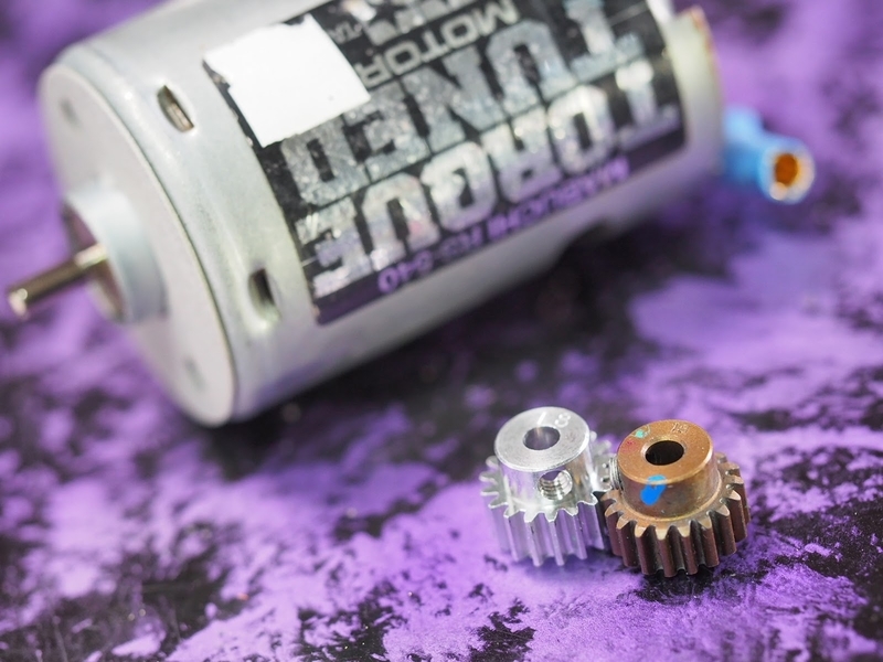 TAMIYA GFー０１ヘビーダンプとコントローラー、トルクチューンモーター付き GF-01製作記その1】黄色いダンプのラジコンは公園でも大人気
