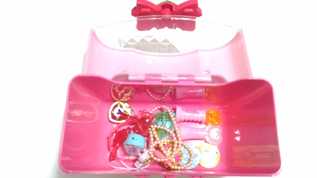 プリキュアのお菓子の詰め合わせケース おもちゃと絵本以外をミニマルに