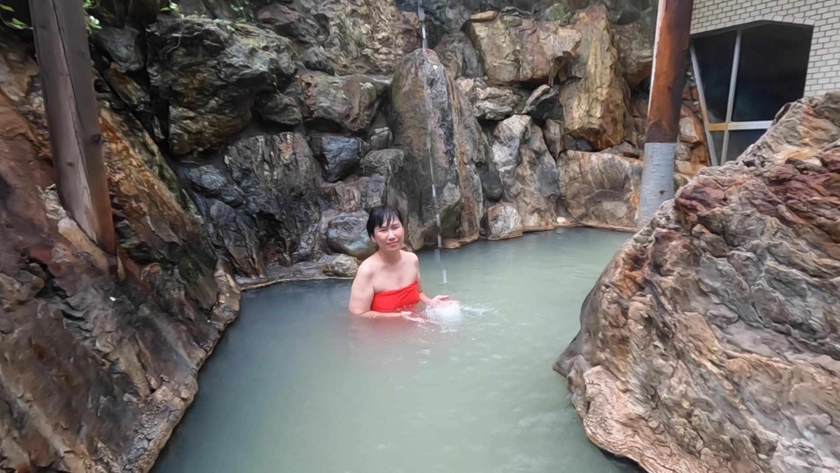 姫川温泉 朝日荘 「混浴大岩風呂」 - めっちゃおもろい温泉ぷらす