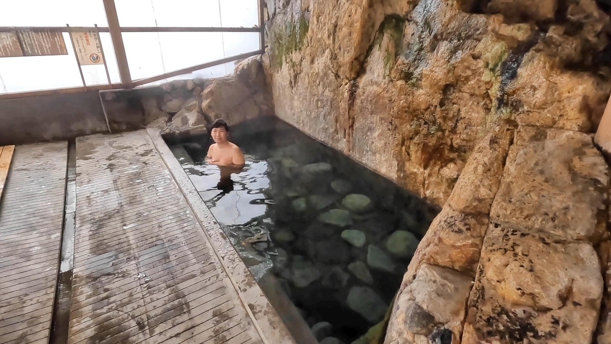 混浴！南会津町の秘湯 木賊温泉（とくさおんせん）岩風呂 - めっちゃ