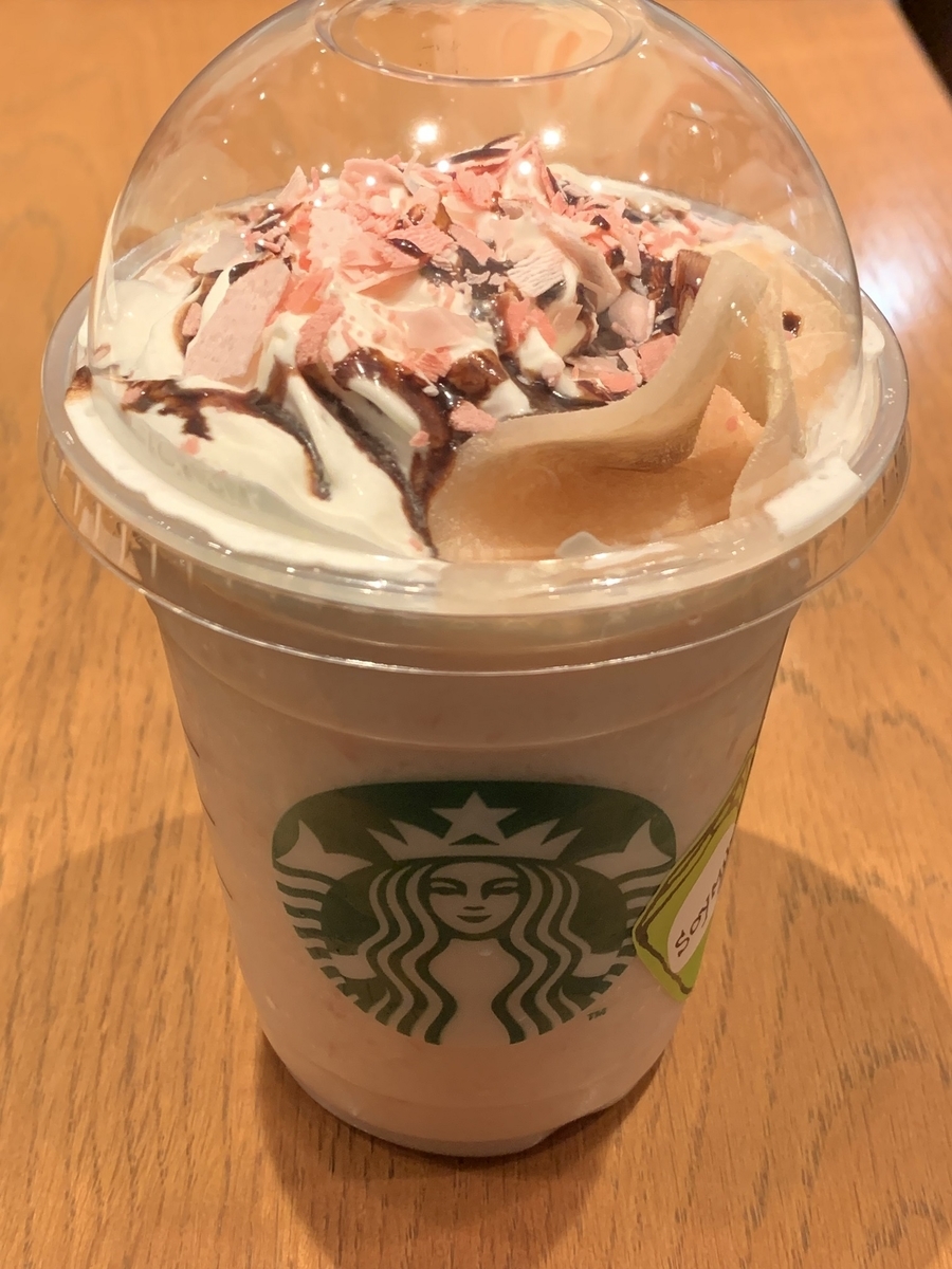 さくらストロベリー白玉フラペチーノにチョコソース豆乳byダー＆メイ