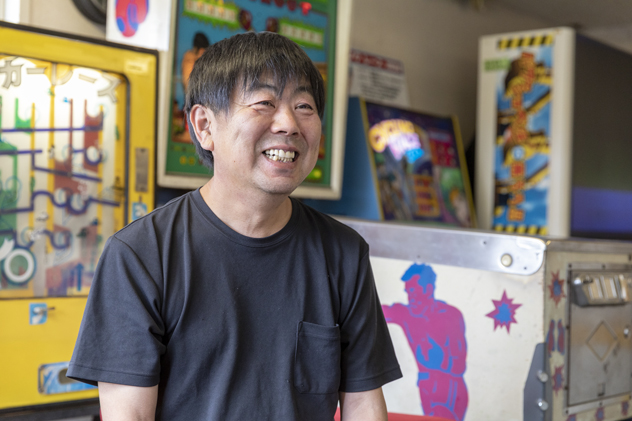 あふれるレトロ自販機愛が本業を超える日 客が殺到する中古タイヤ店とは 街の 気になる を調査 おなじみ丨近くの店を おなじみの店に