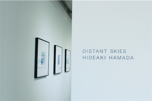あおの景色の心地よさ。濱田英明さん 写真展「DISTANT DRUMS