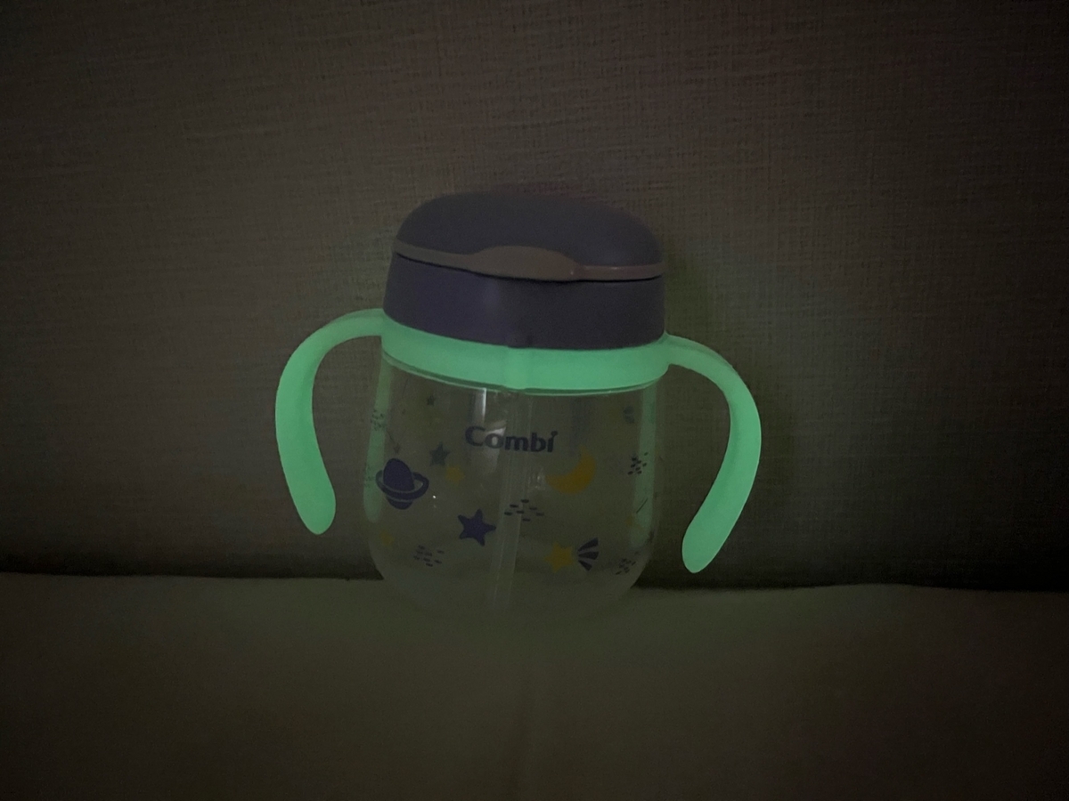 暗闇で光るCombiのラクマグ