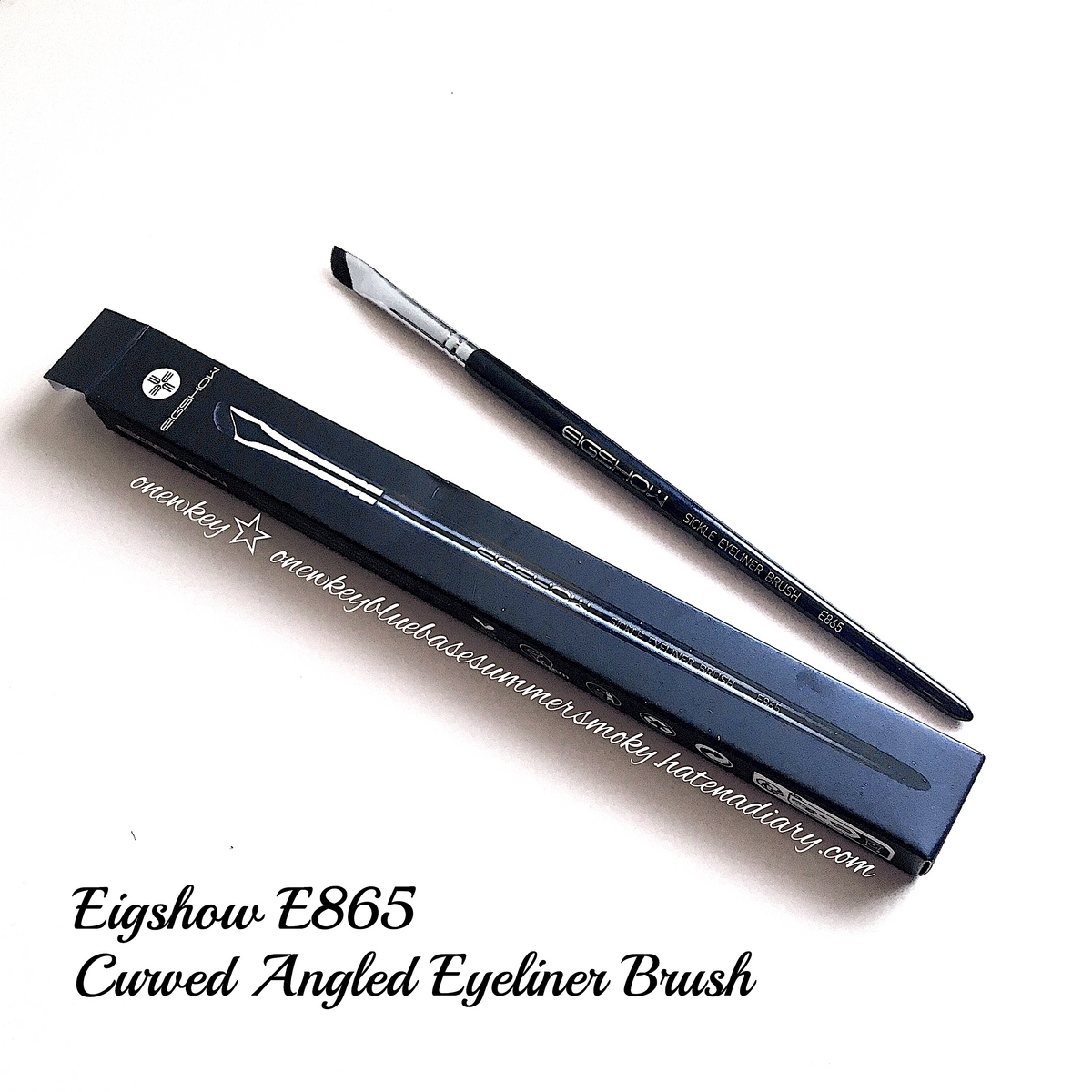 安定性抜群のアイライナーブラシ Eigshow Beauty E865 Curved Angled Eyeliner Brush ブルベ夏