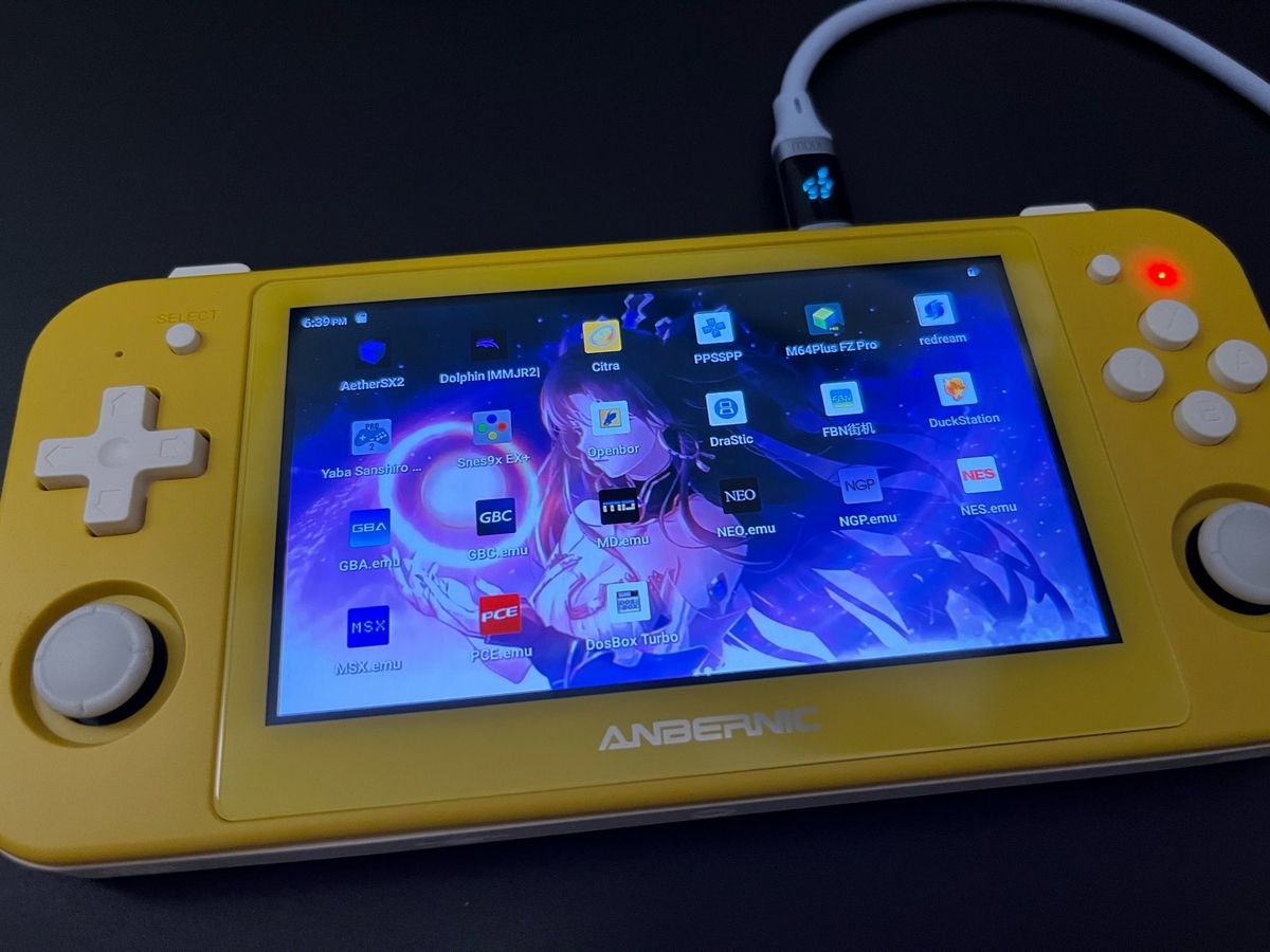 ポップな見た目でPS1とか出来る中華エミュレータ携帯ゲーム機 