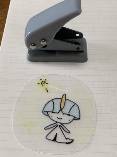 f:id:oniwa_hanauta:20190731130651j:plain プラバンにパンチ